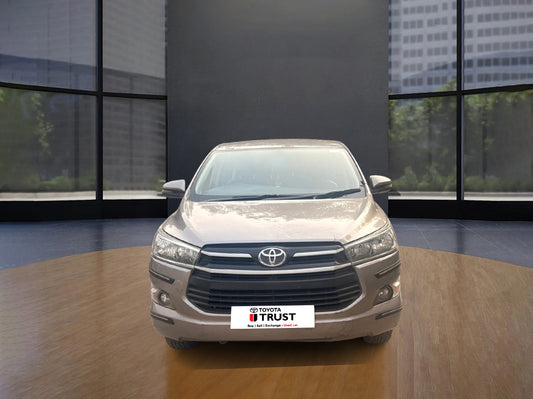 Second Hand Innova Crysta 2.4 G MT 8STR