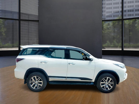 TOYOTA FORTUNER 4*4 MT 6186