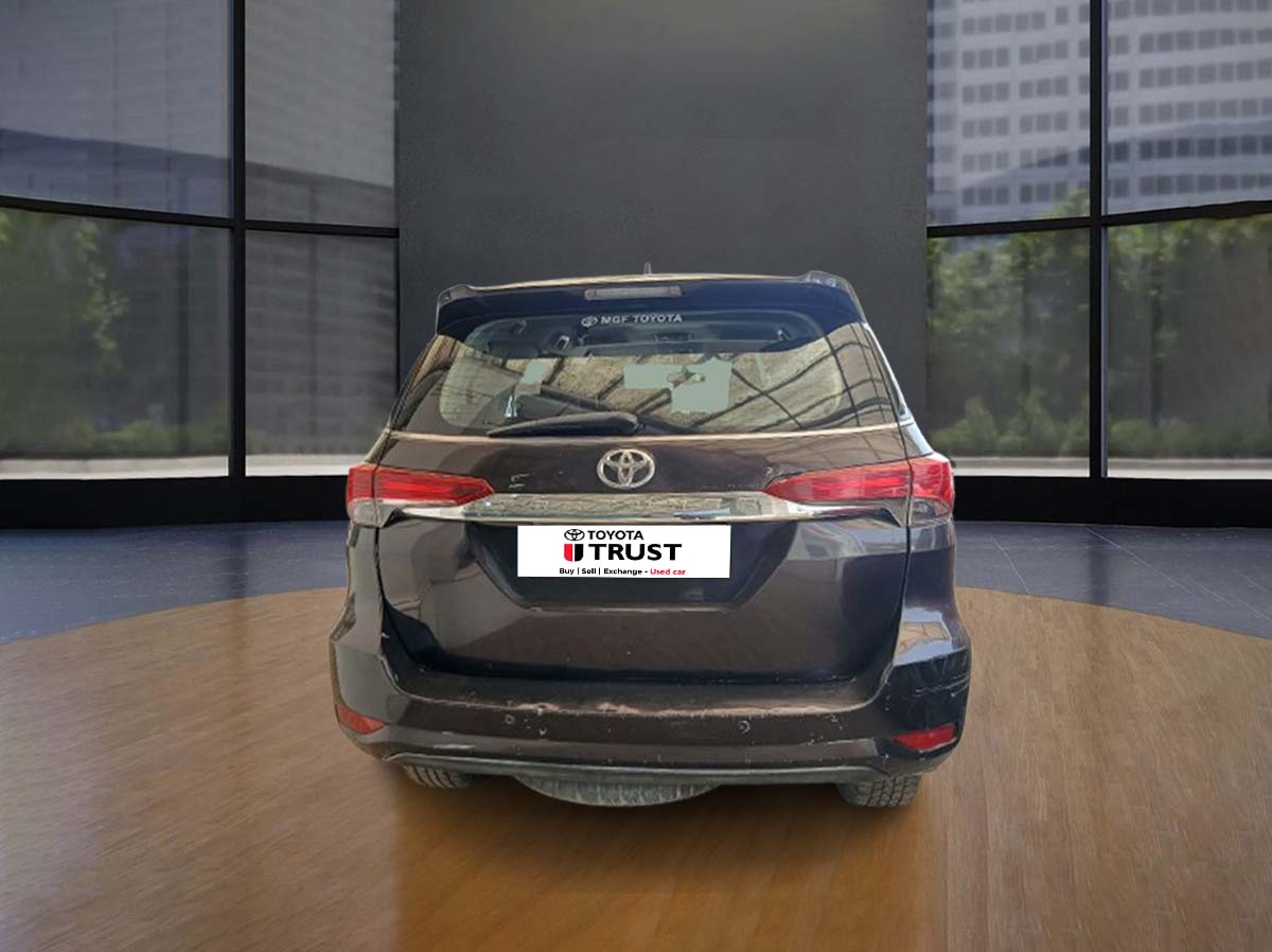 TOYOTA FORTUNER 4*2 MT 4200