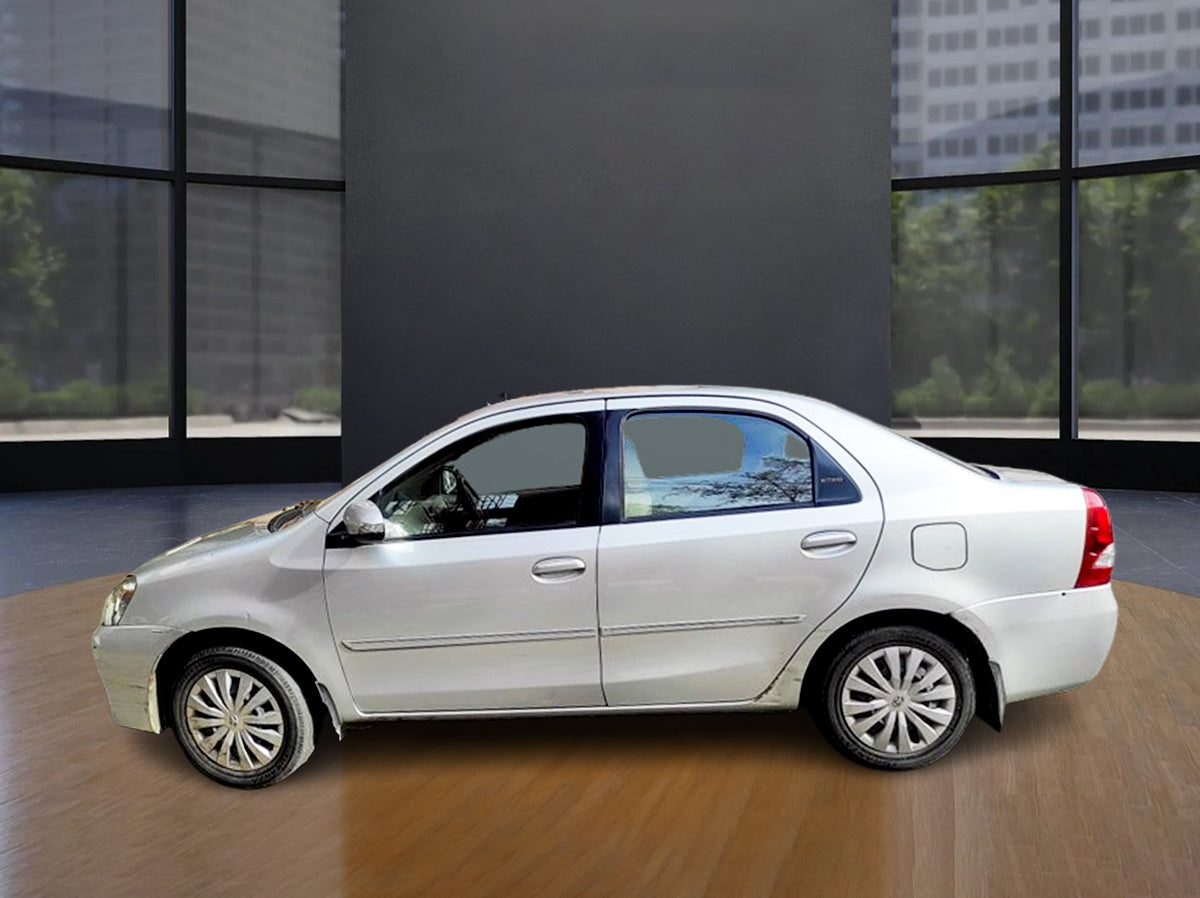 TOYOTA ETIOS V 8838