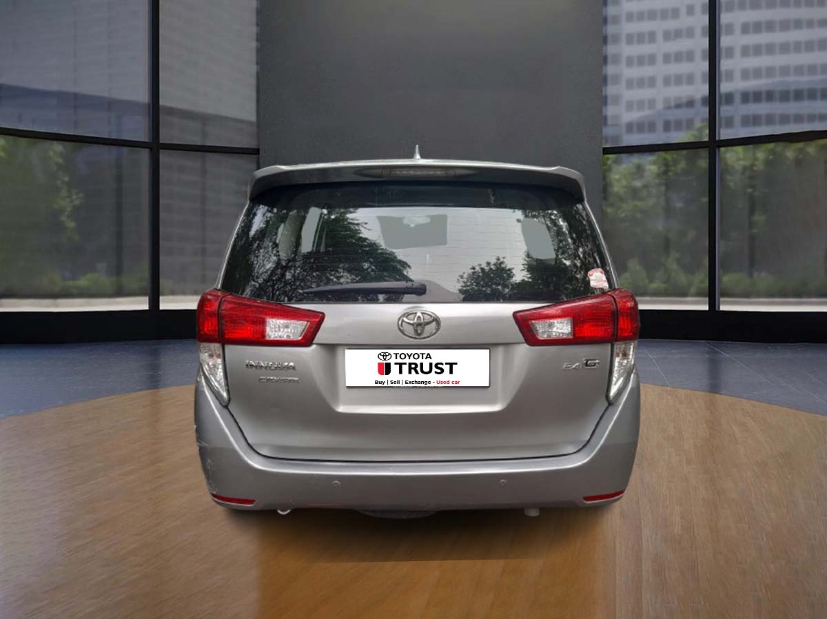 Toyota Innova Crysta 2.4 G 7STR – Used Diesel MPV with Manual Transmission