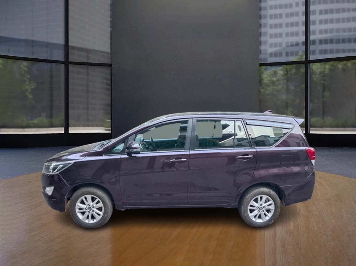 TOYOTA INNOVA CRYSTA 2.4 G  7STR 8529