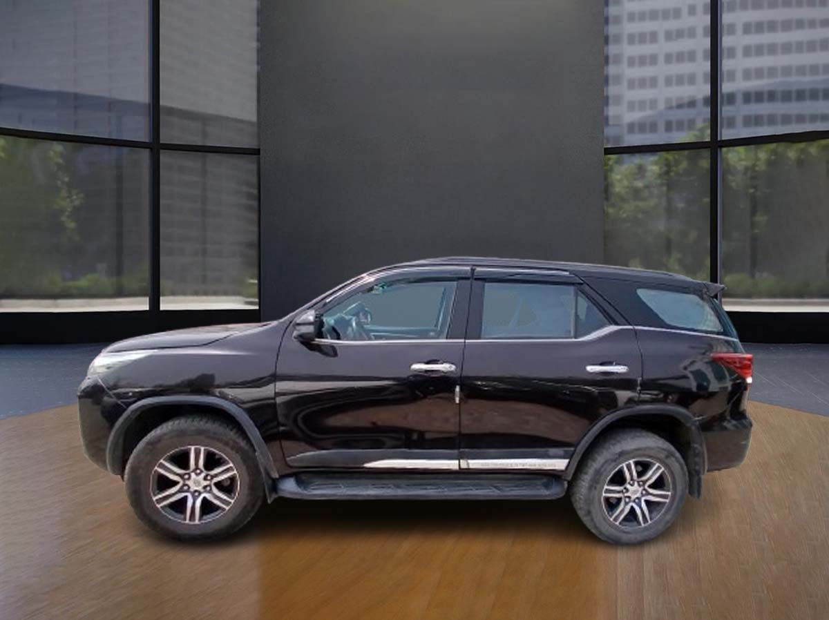 TOYOTA FORTUNER 4*2 MT 4200