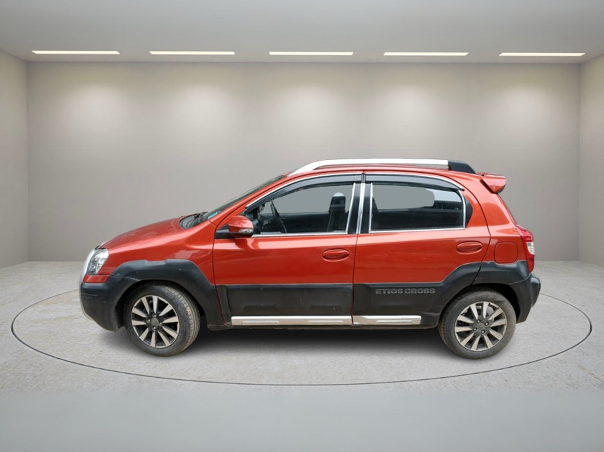 TOYOTA ETIOS CROSS G 2015