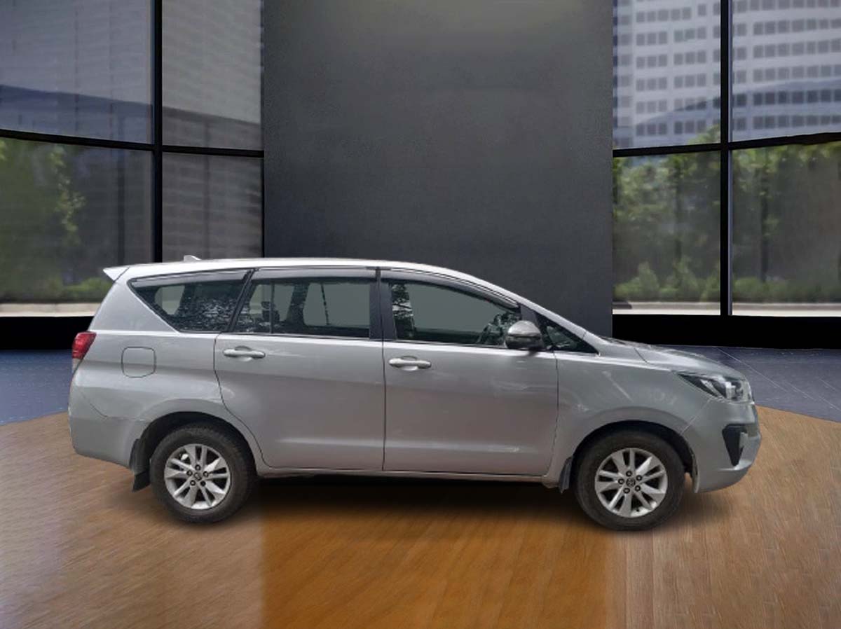 Toyota Innova Crysta 2.4 G 7STR – Used Diesel MPV with Manual Transmission
