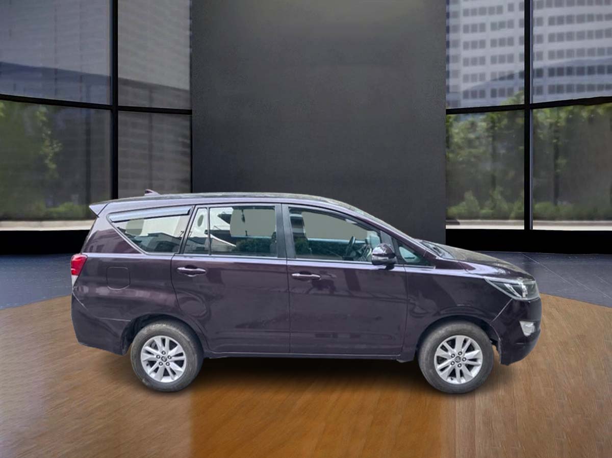 TOYOTA INNOVA CRYSTA 2.4 G  7STR 8529