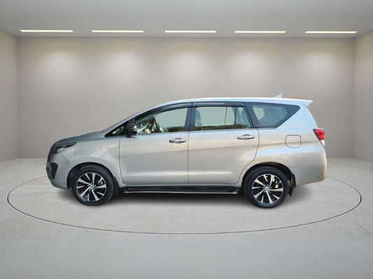 TOYOTA INNOVA CRYSTA 2.4 G AT 2022