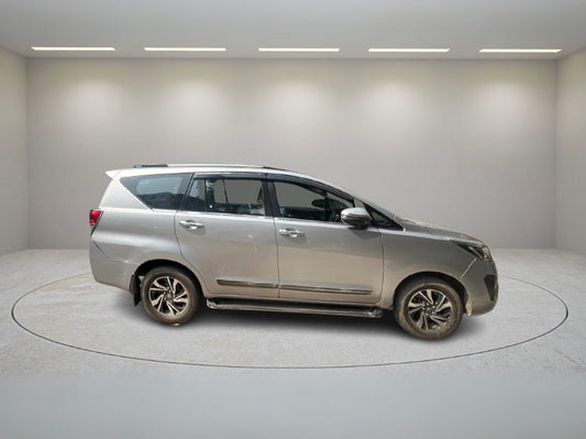 TOYOTA INNOVA CRYSTA 2.4 G AT 2021