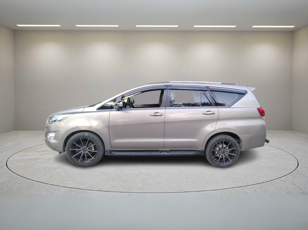 TOYOTA INNOVA CRYSTA 2.8 Z AT 2019