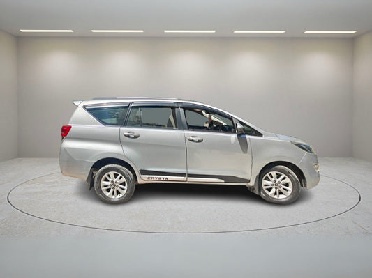 TOYOTA INNOVA CRYSTA 2.4 G MT 2016