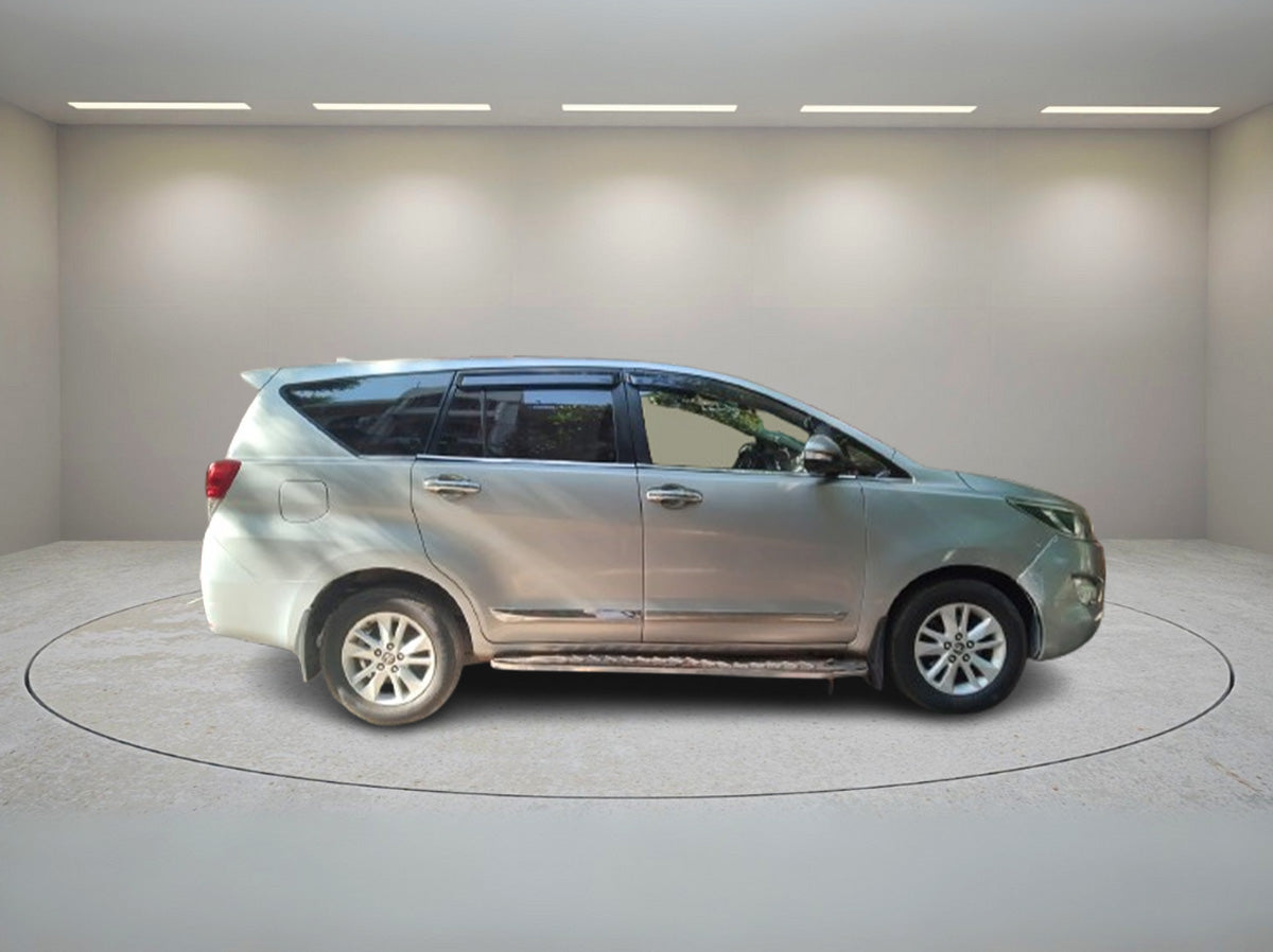 TOYOTA INNOVA CRYSTA 2.7 G AT 2016