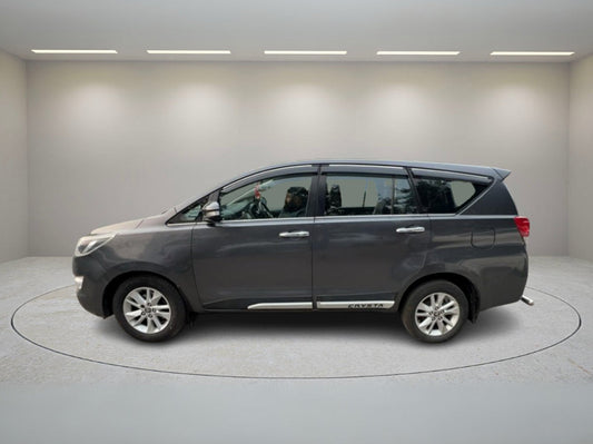 TOYOTA  INNOVA CRYSTA 2.4 V 2016