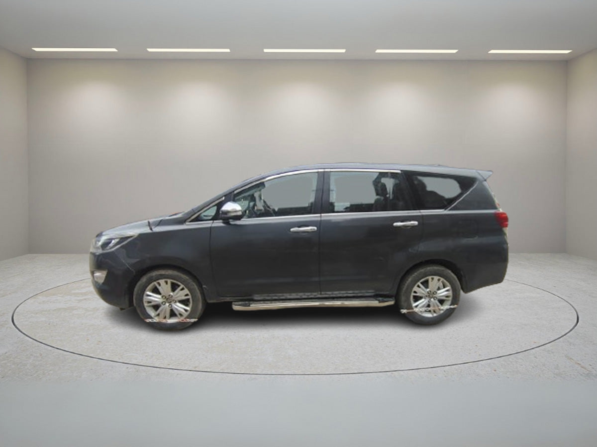 TOYOTA INNOVA CRYSTA 2.8 Z AT 2016