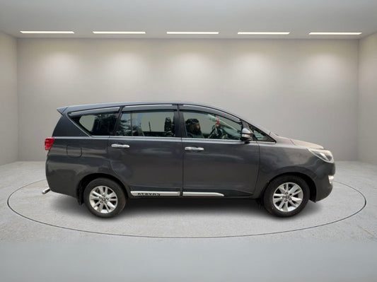 TOYOTA  INNOVA CRYSTA 2.4 V 2016