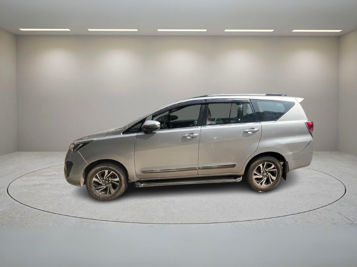 TOYOTA INNOVA CRYSTA 2.4 G AT 2021