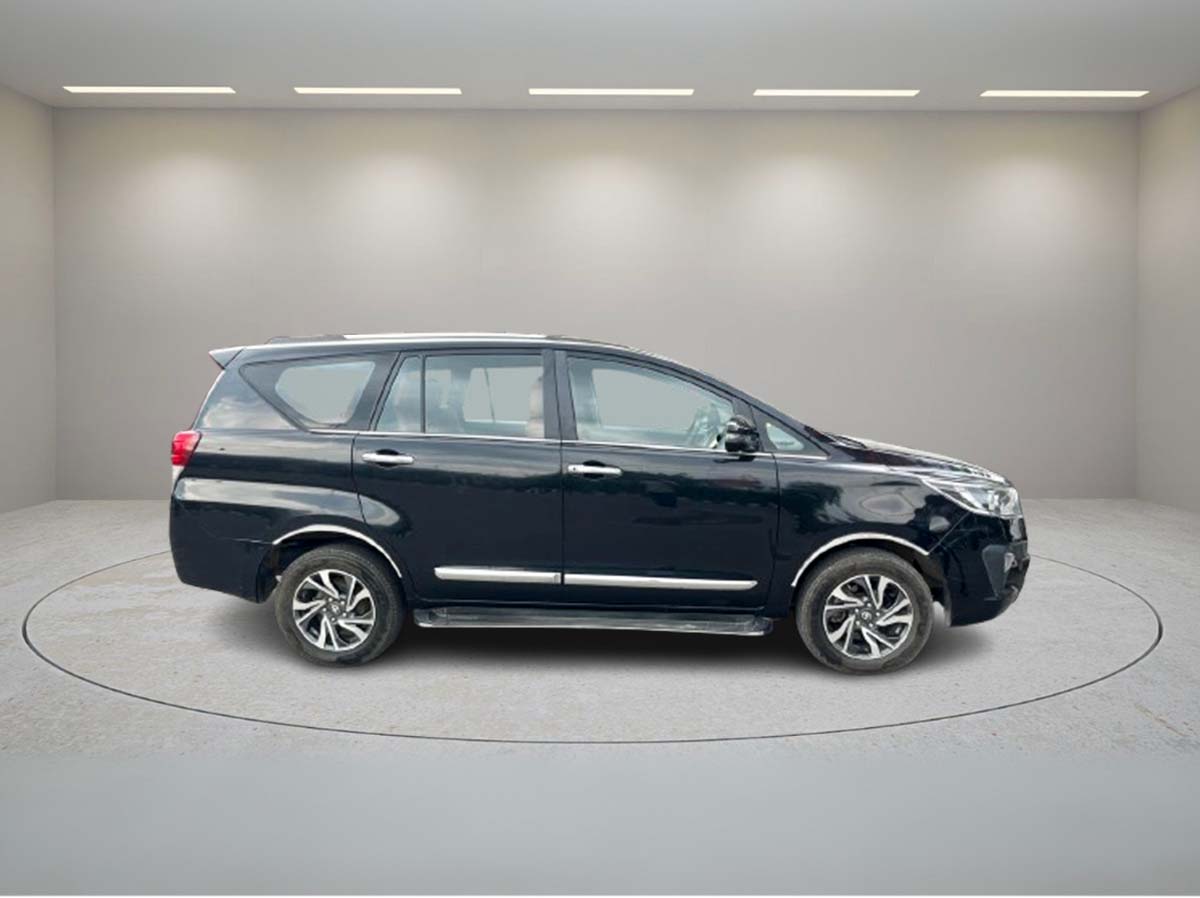 TOYOTA INNOVA CRYSTA 2.4 G MT 2022