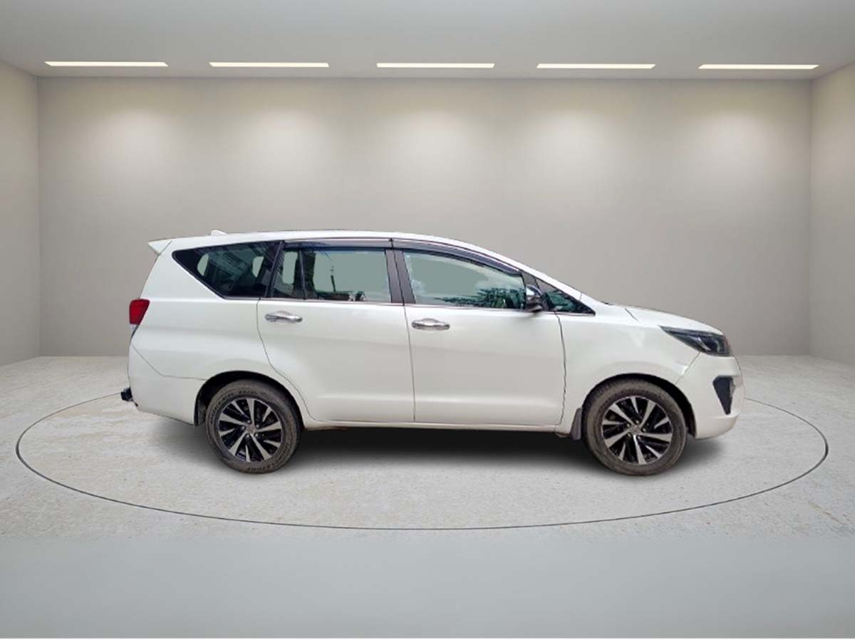 TOYOTA INNOVA CRYSTA 2.4 Z AT 2021