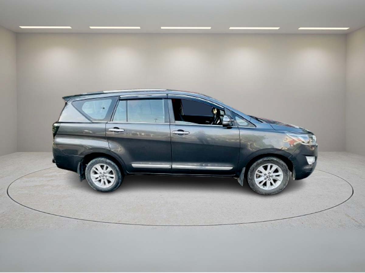 TOYOTA INNOVA CRYSTA 2.7 V 2018