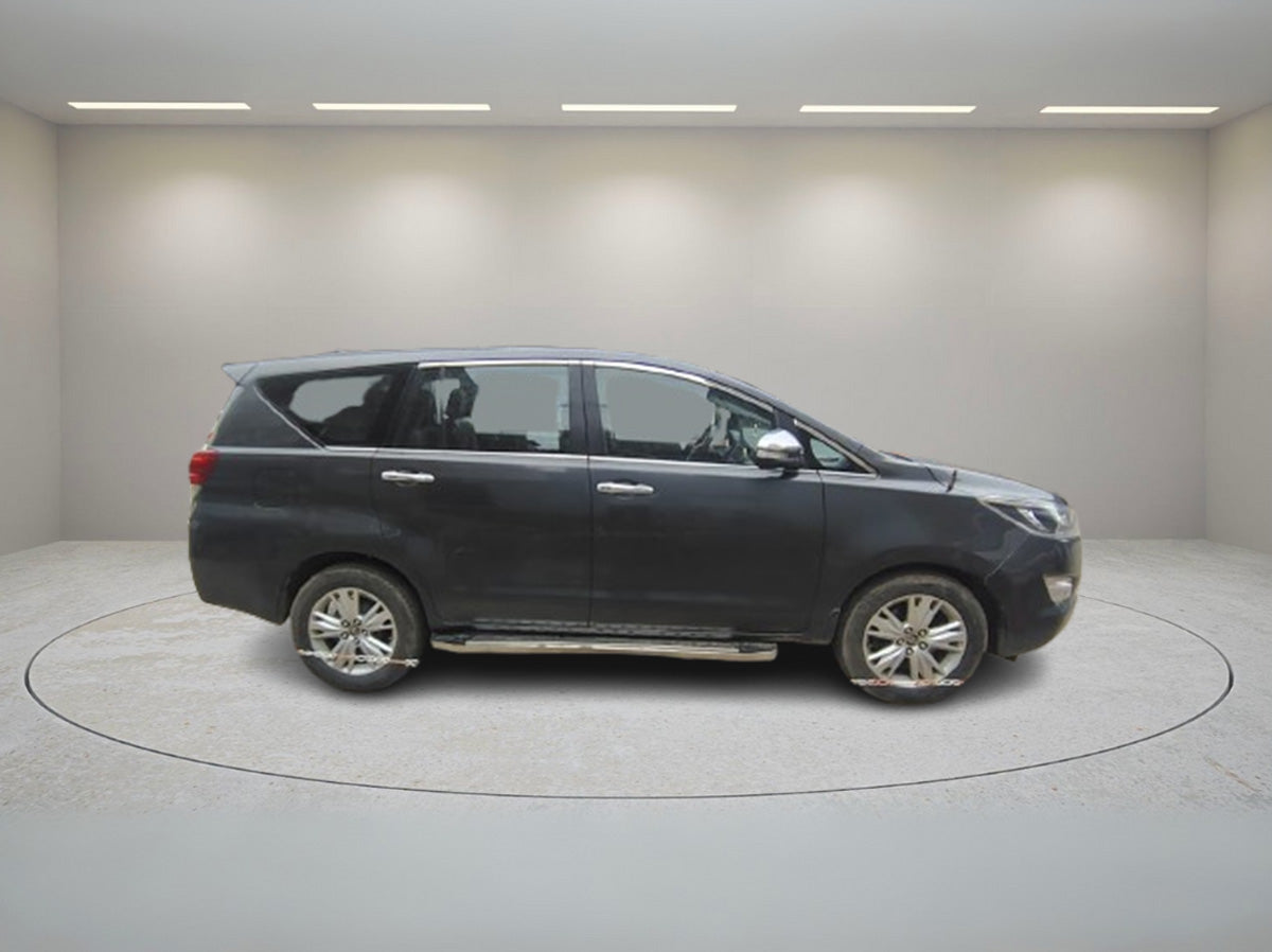 TOYOTA INNOVA CRYSTA 2.8 Z AT 2016