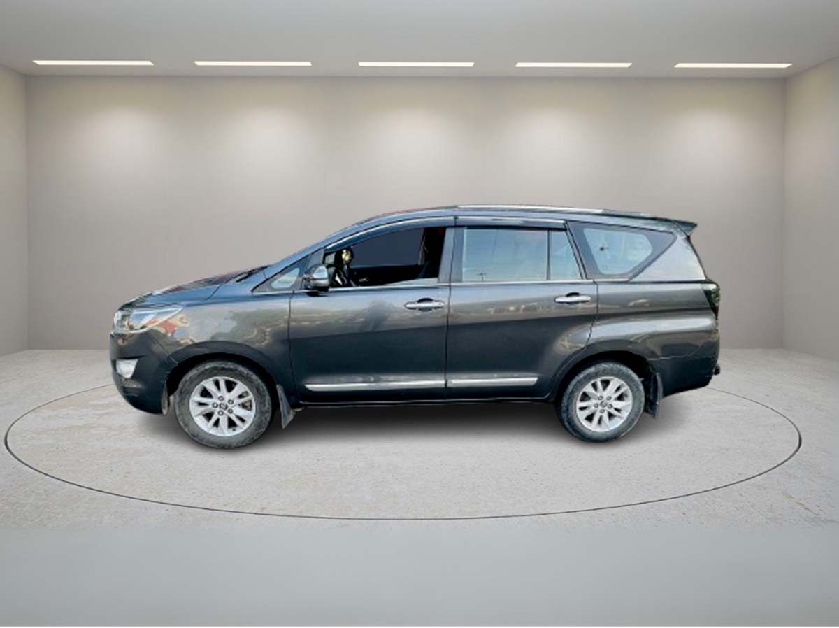 TOYOTA INNOVA CRYSTA 2.7 V 2018