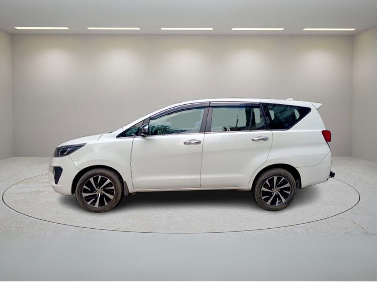 TOYOTA INNOVA CRYSTA 2.4 Z AT 2021