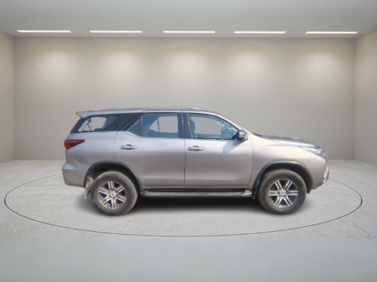TOYOTA FORTUNER 4*2 MT 2017