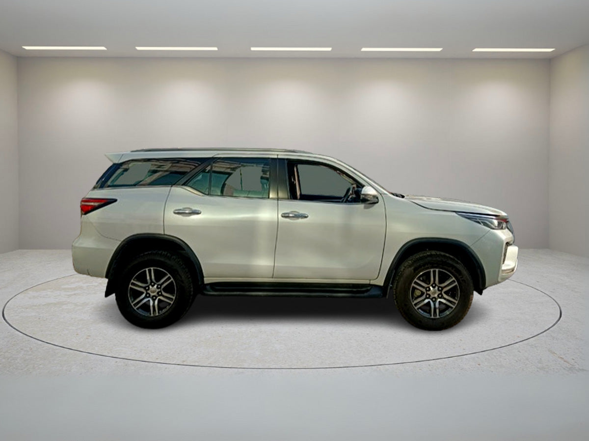 TOYOTA FORTUNER AT 2024