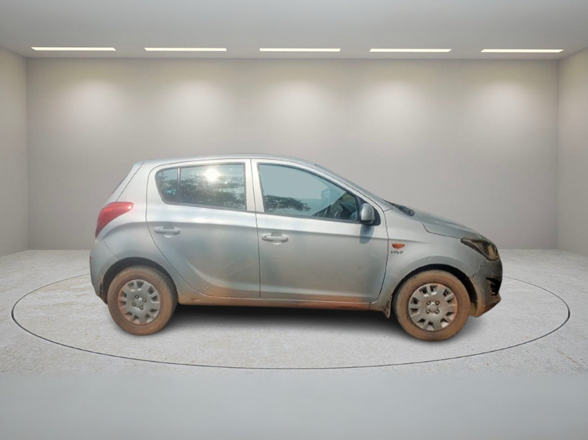 HYUNDAI I20 MAGNA 2012