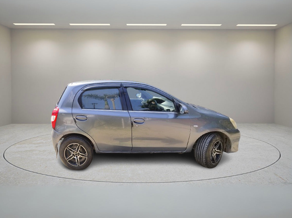 TOYOTA ETIOS LIVA G  2013