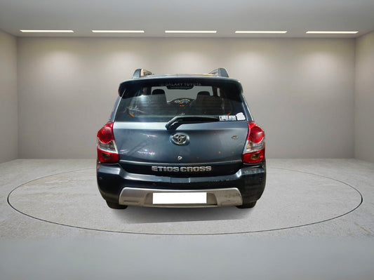 TOYOTA ETIOS CROSS G 2015