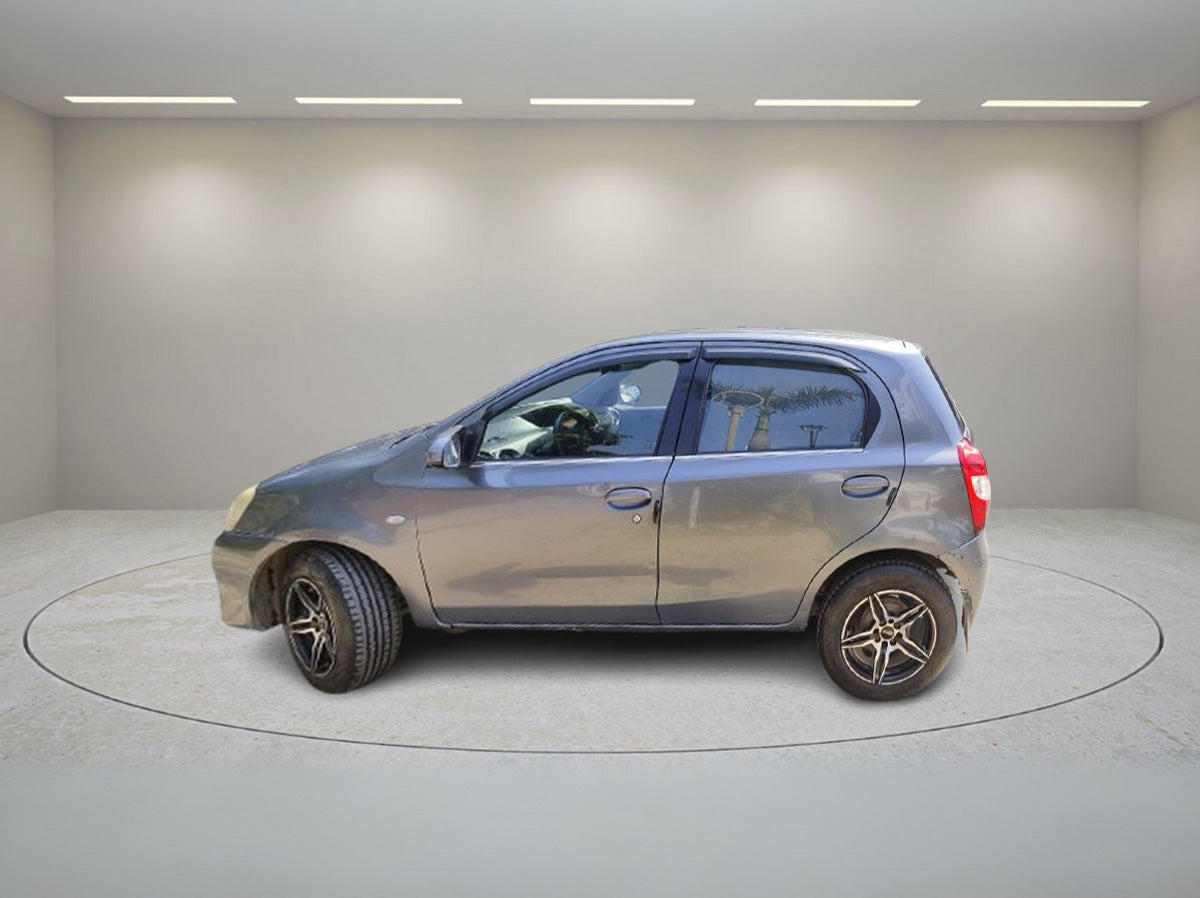 TOYOTA ETIOS LIVA G  2013