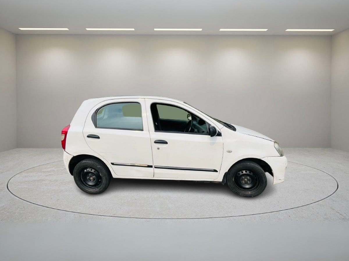 TOYOTA ETIOS LIVA J 2013