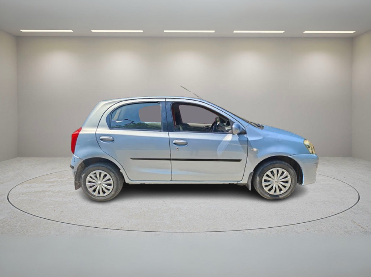 TOYOTA ETIOS LIVA G 2011