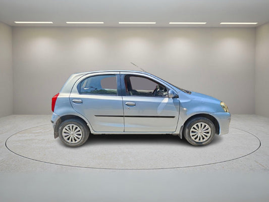 TOYOTA ETIOS LIVA G 2011