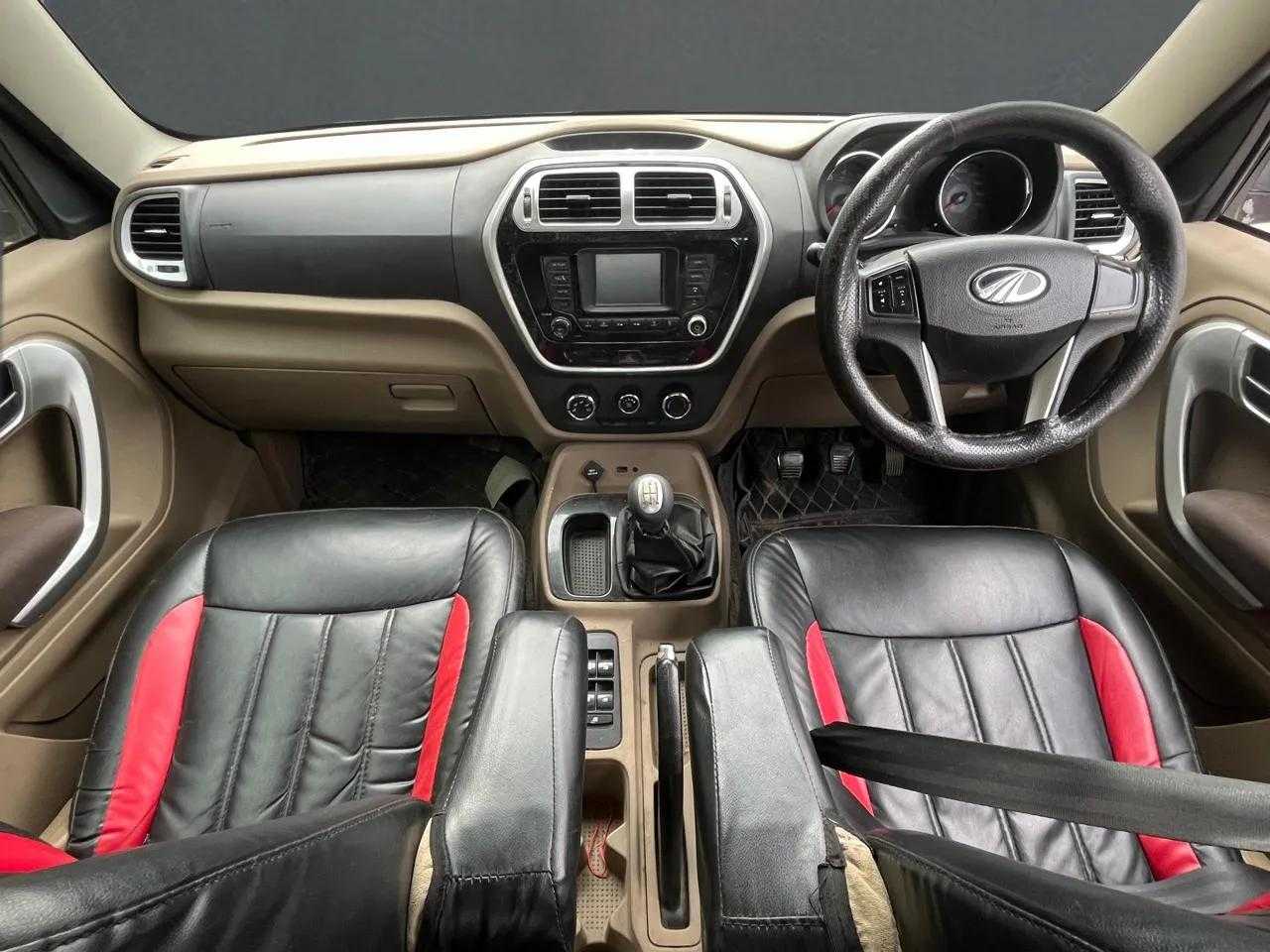 MAHINDRA TUV 300 T8 4178