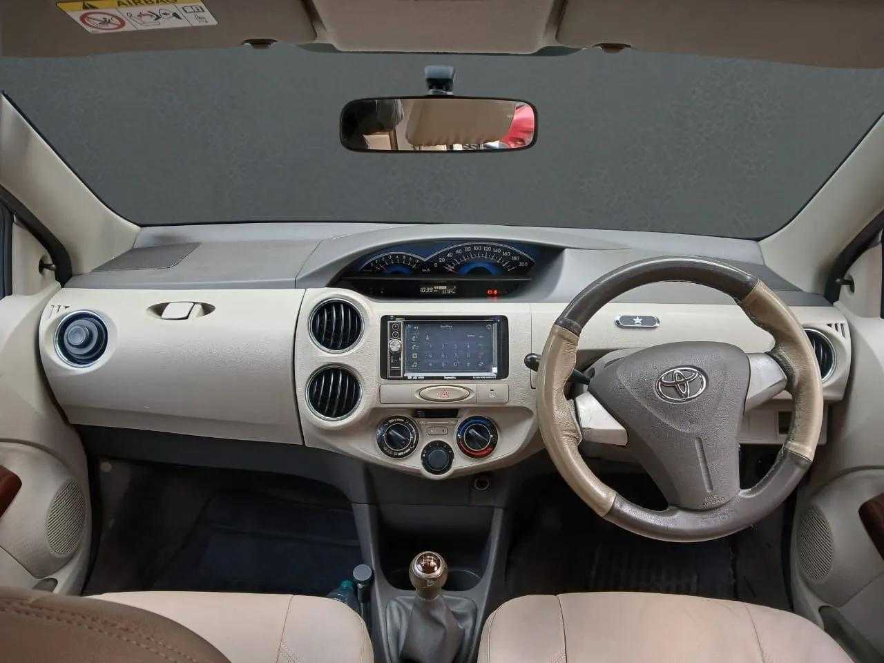 TOYOTA MOTORS ETIOS G 8294