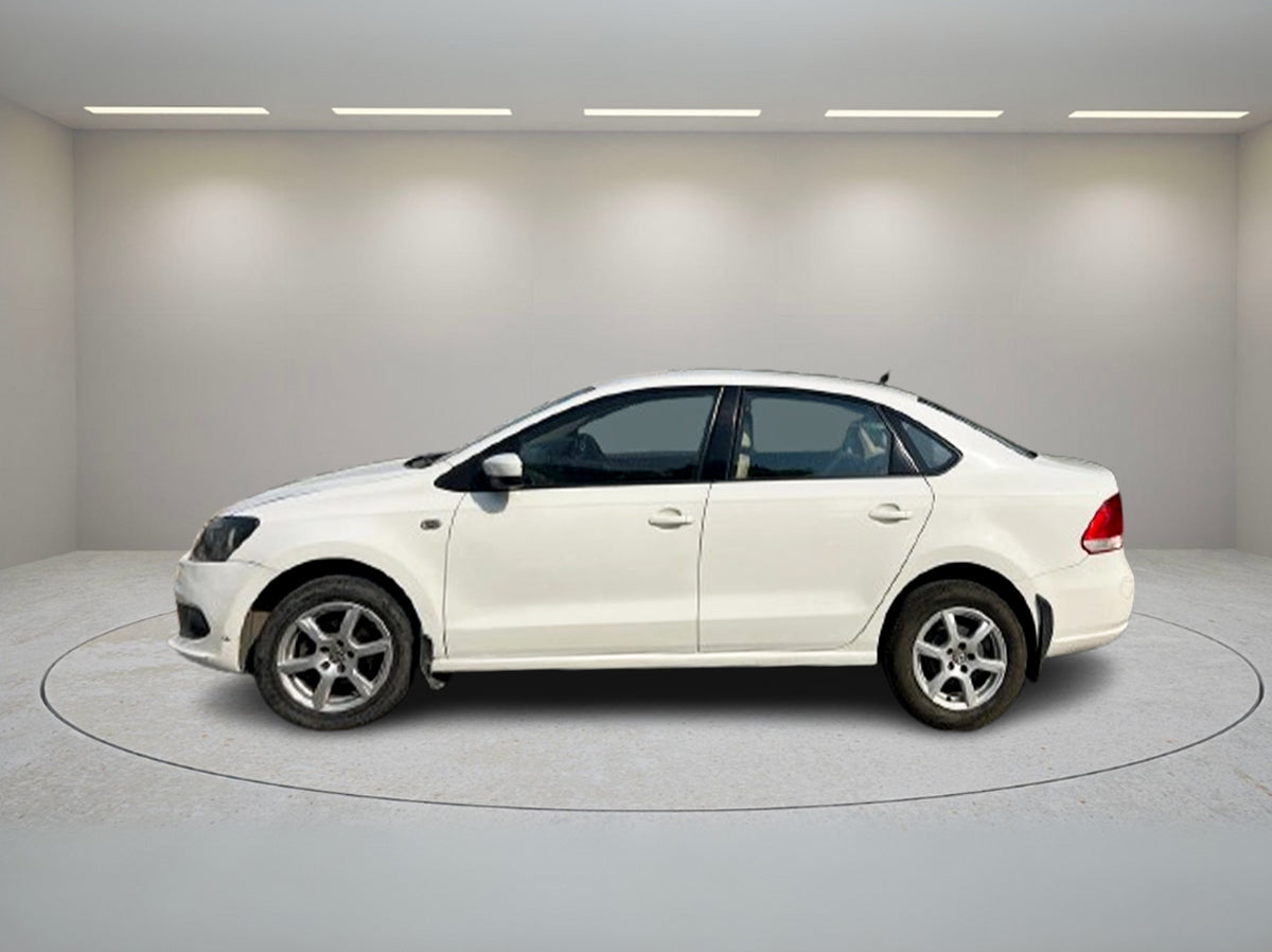 VOLKSWAGEN VENTO HIGHLINE MT 2013