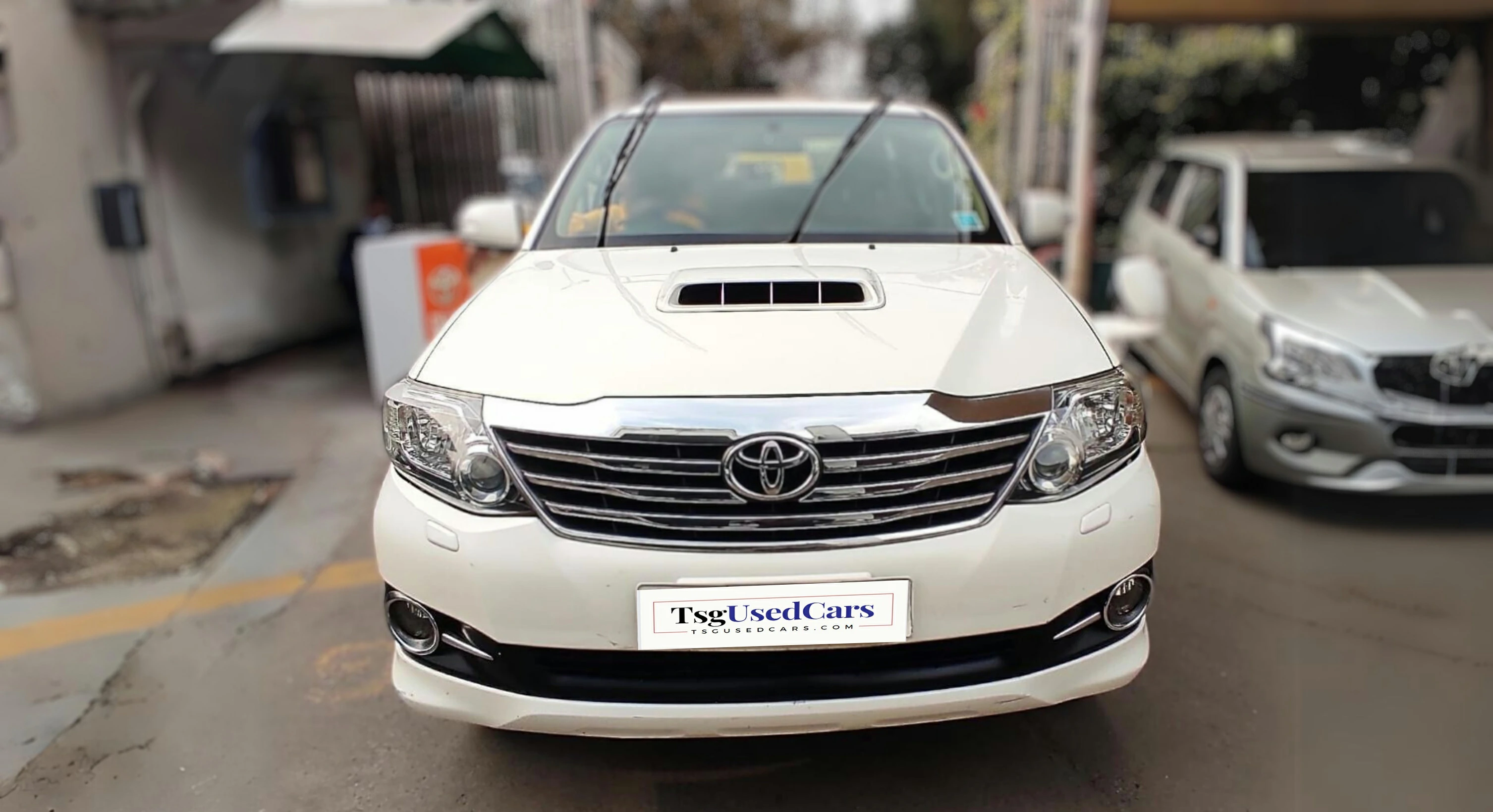 TOYOTA FORTUNER 4*2 AT 2015